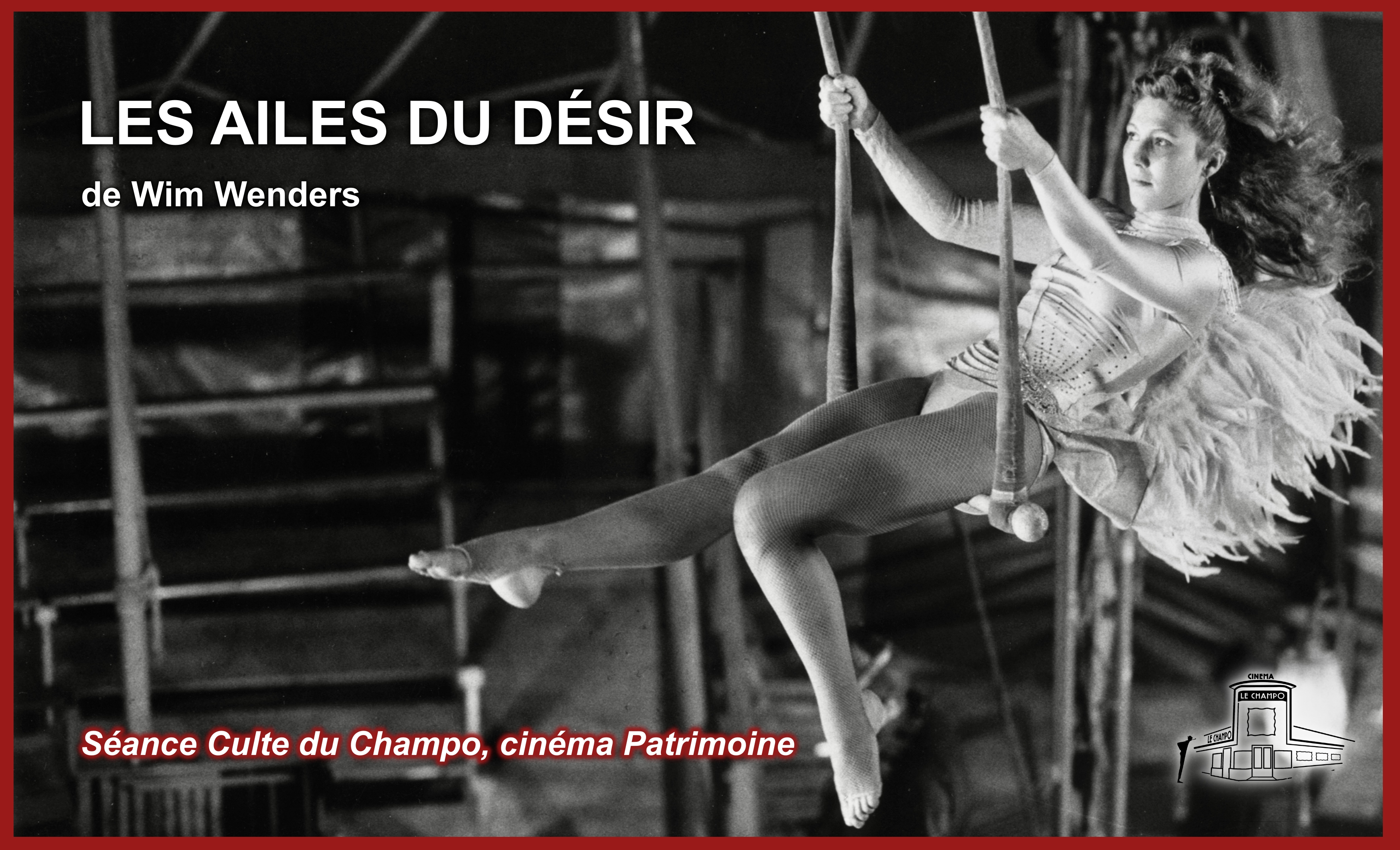 Les Ailes du désir de Wim Wenders – un ange en imperméable se tient au bord d’un immeuble au-dessus de Berlin, film culte projeté au Champo